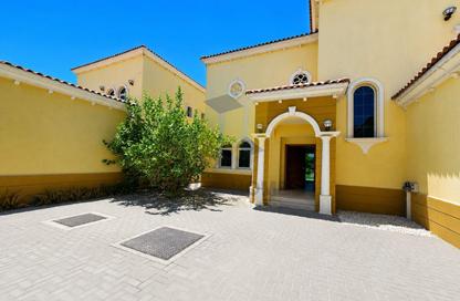 Villa - 3 Bedrooms - 5 Bathrooms for rent in District 5 - Jumeirah Park - Dubai
