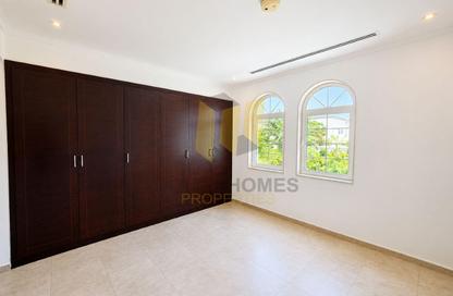 Villa - 3 Bedrooms - 5 Bathrooms for rent in District 5 - Jumeirah Park - Dubai