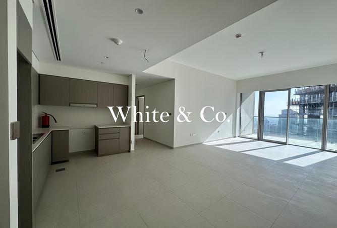 Unfurnished | High Floor | City/Sea Views photo 2