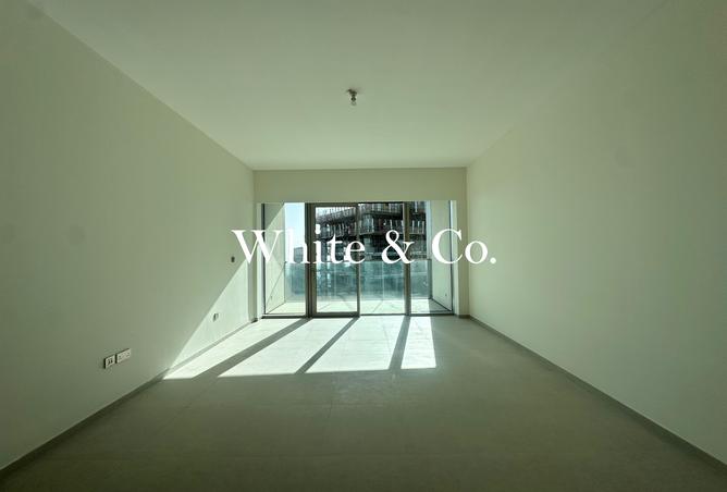 Unfurnished | High Floor | City/Sea Views photo 3