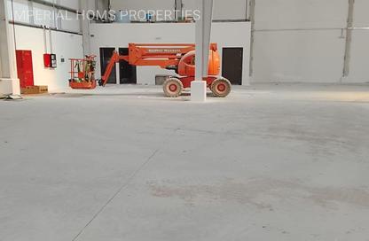 Warehouse - Studio - 2 Bathrooms for rent in Umm Al Thuoob - Umm Al Quwain