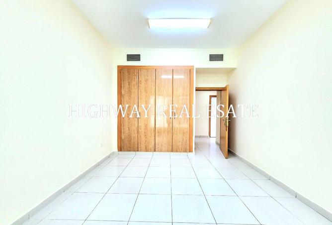 122015238 - Property Image 2