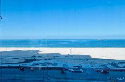 Apartment - 1 Bedroom - 2 Bathrooms for rent in Corniche Tower - Ajman Corniche Road - Ajman Apartment - 1 Bedroom - 2 Bathrooms for rent in Corniche Tower - Ajman Corniche Road - Ajman