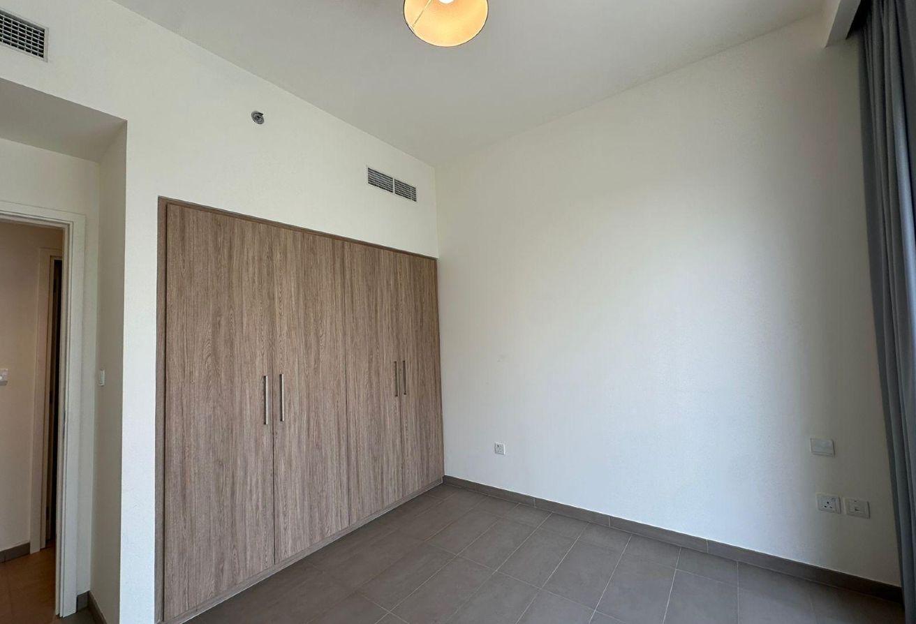 Community View l Vacant l Chiller Free photo 6
