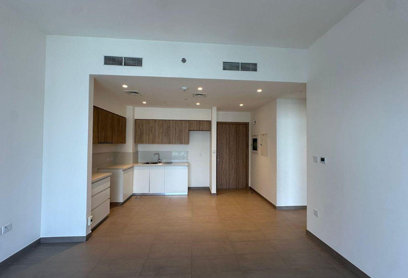 Community View l Vacant l Chiller Free photo 10