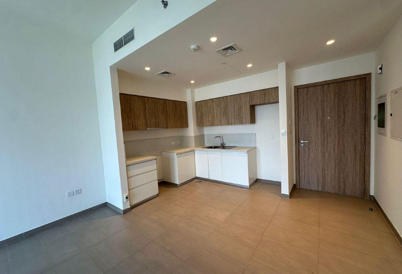 Community View l Vacant l Chiller Free photo 8
