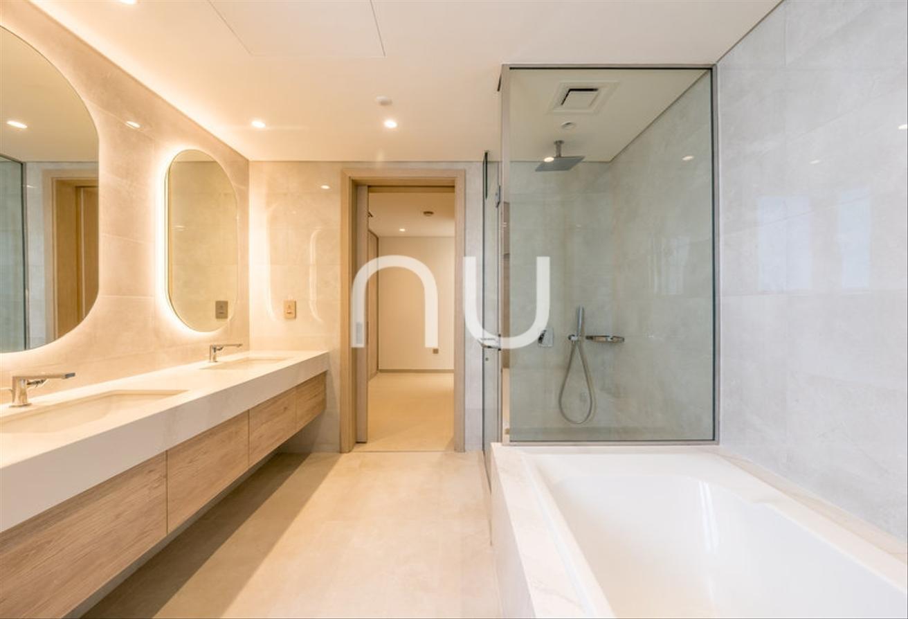Biggest Plot | Opposite Pool | 4Bed + M photo 18