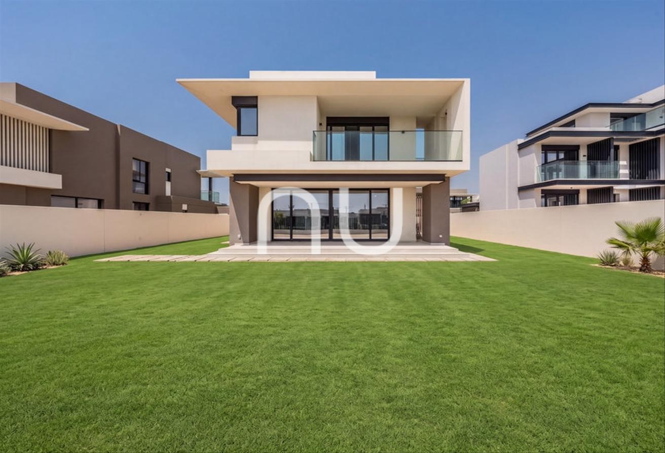 Biggest Plot | Opposite Pool | 4Bed + M photo 2