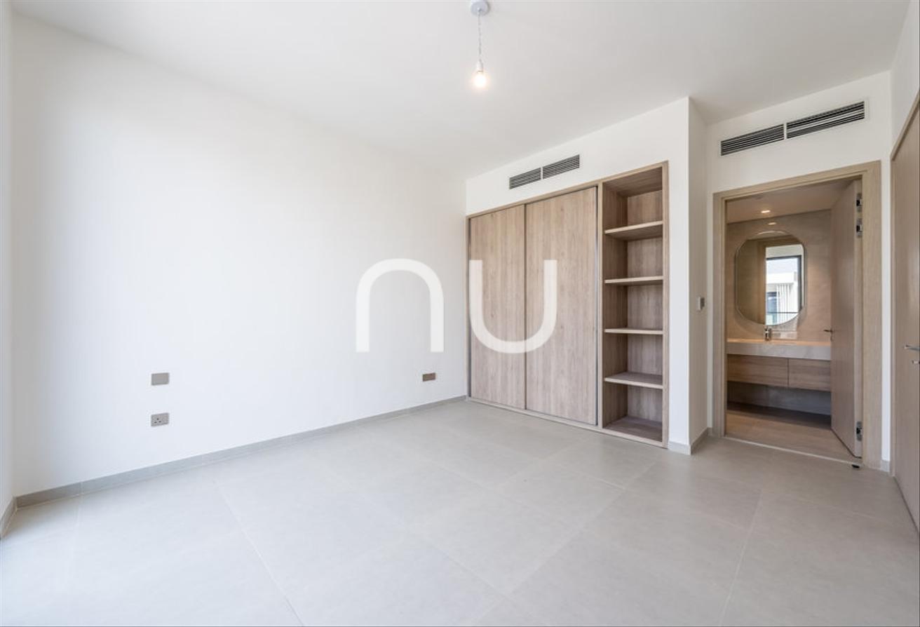 Biggest Plot | Opposite Pool | 4Bed + M photo 21