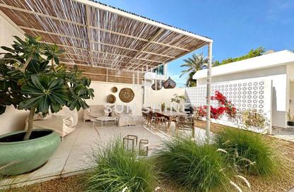 Compound - 5 Bedrooms - 6 Bathrooms for sale in Umm Suqeim 2 - Umm Suqeim - Dubai
