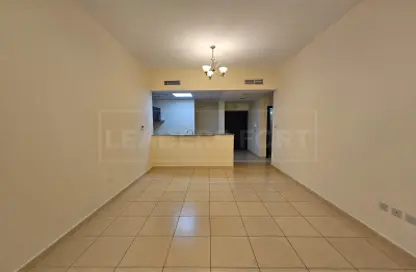 Apartment - 1 Bedroom - 2 Bathrooms for rent in Mazaya 10B - Queue Point - Liwan - Dubai Land - Dubai