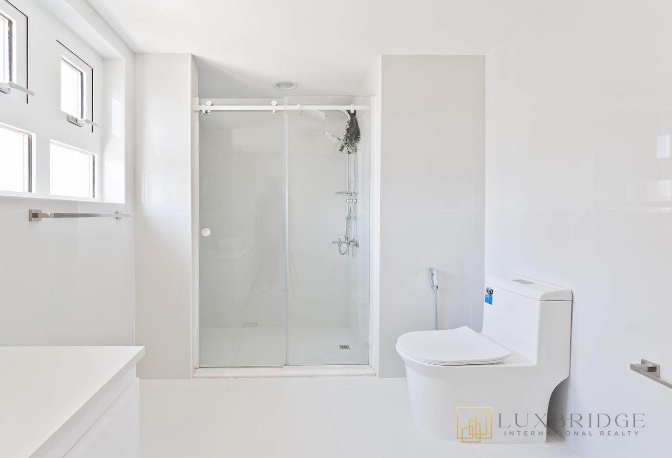 Fully Upgraded | Spacious | Partial Sea View photo 19