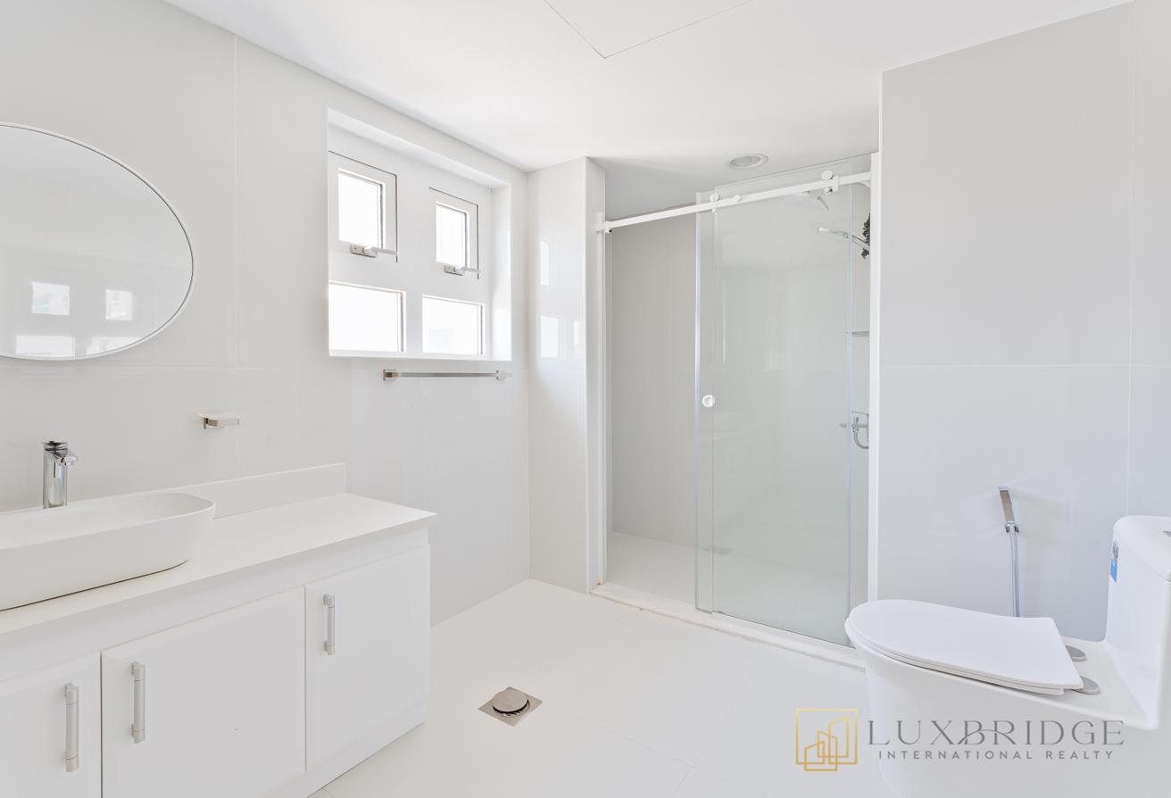 Fully Upgraded | Spacious | Partial Sea View photo 18
