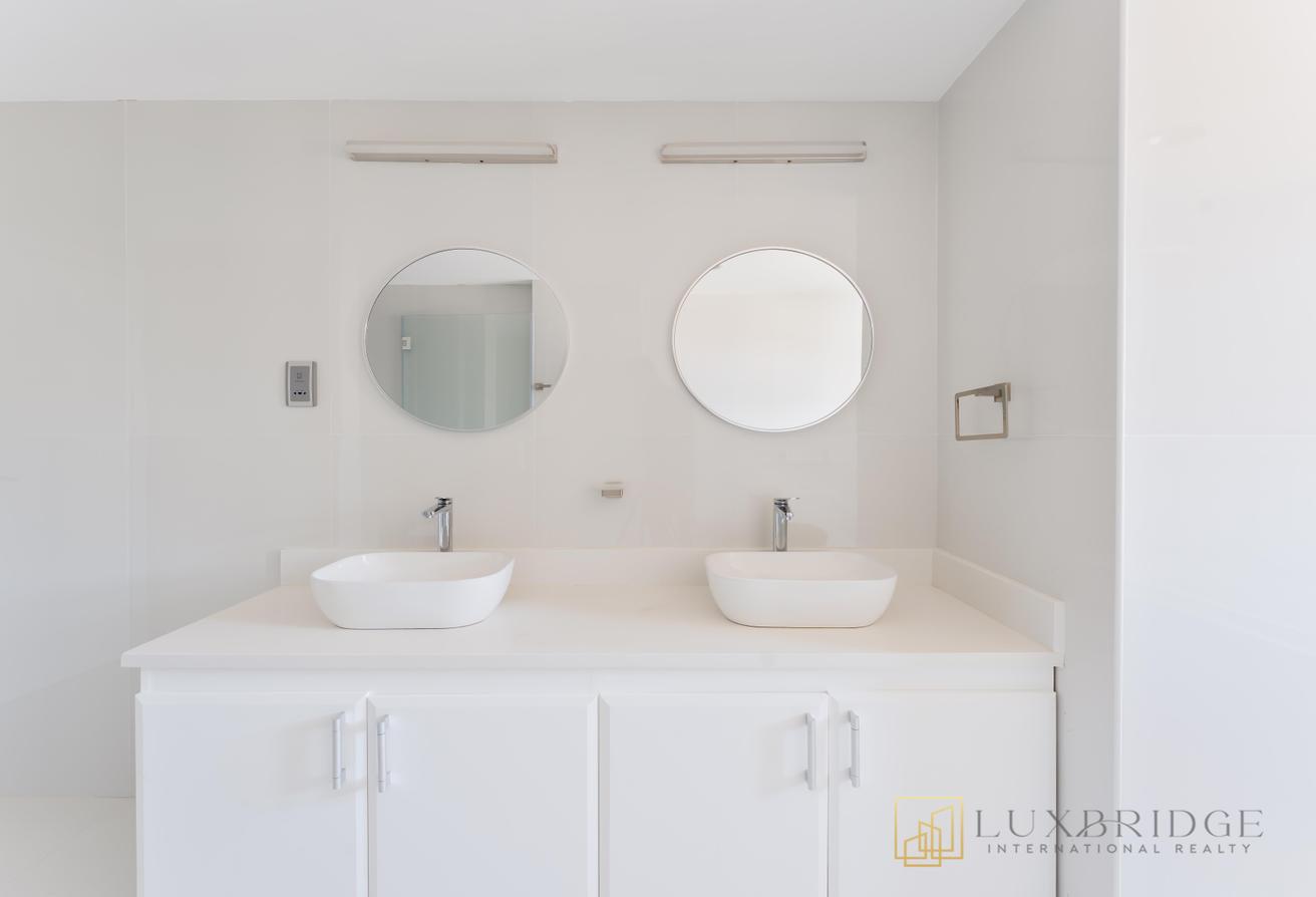 Fully Upgraded | Spacious | Partial Sea View photo 30