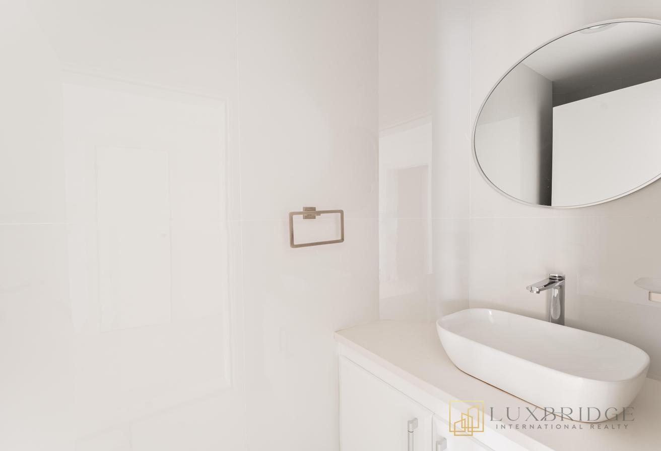 Fully Upgraded | Spacious | Partial Sea View photo 9