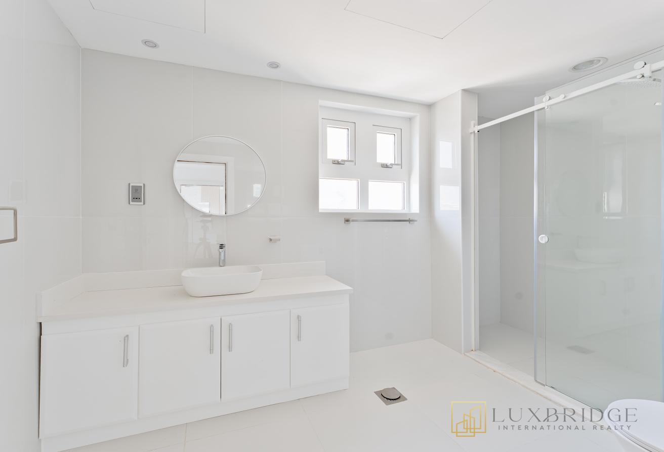 Fully Upgraded | Spacious | Partial Sea View photo 17