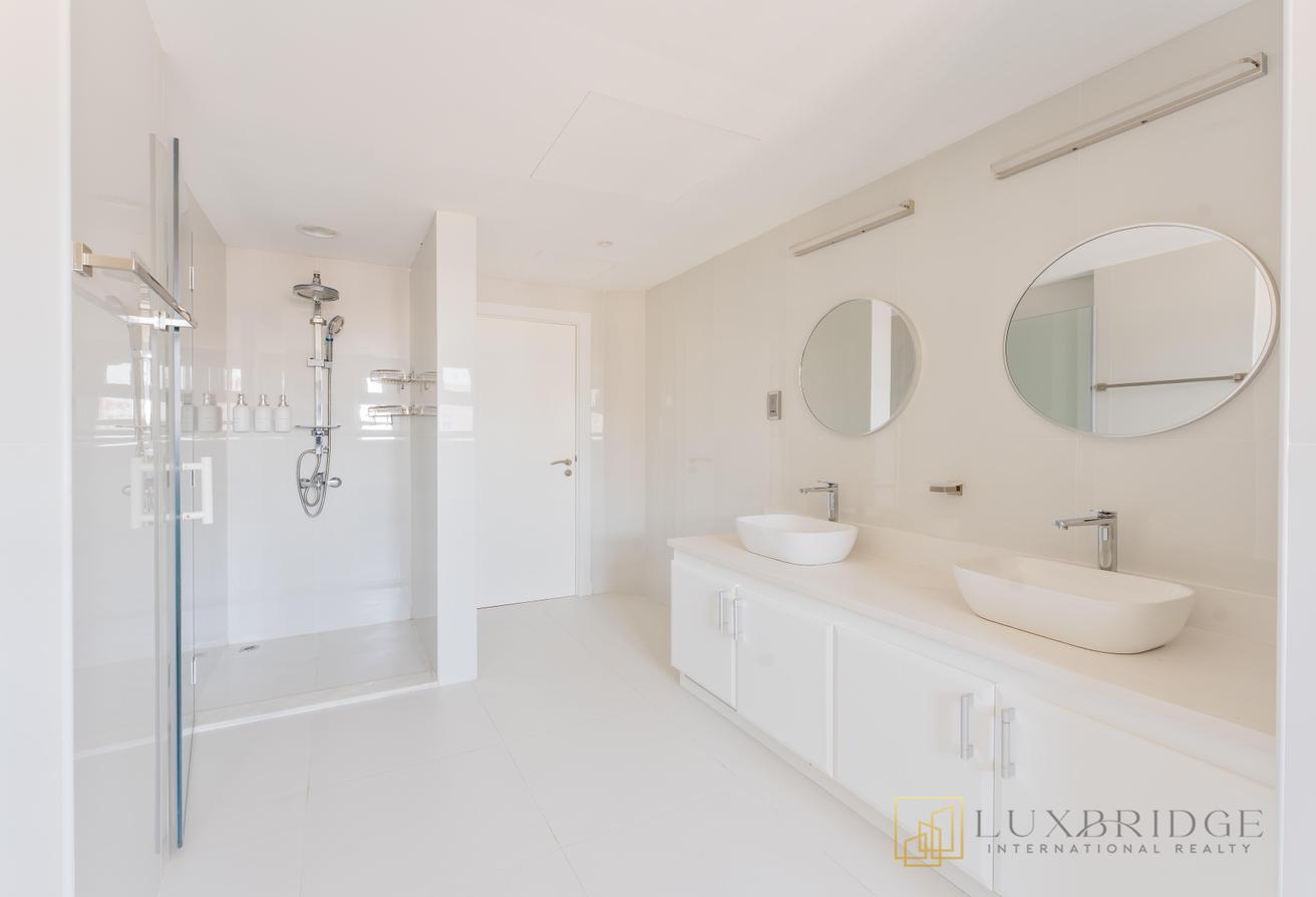 Fully Upgraded | Spacious | Partial Sea View photo 28