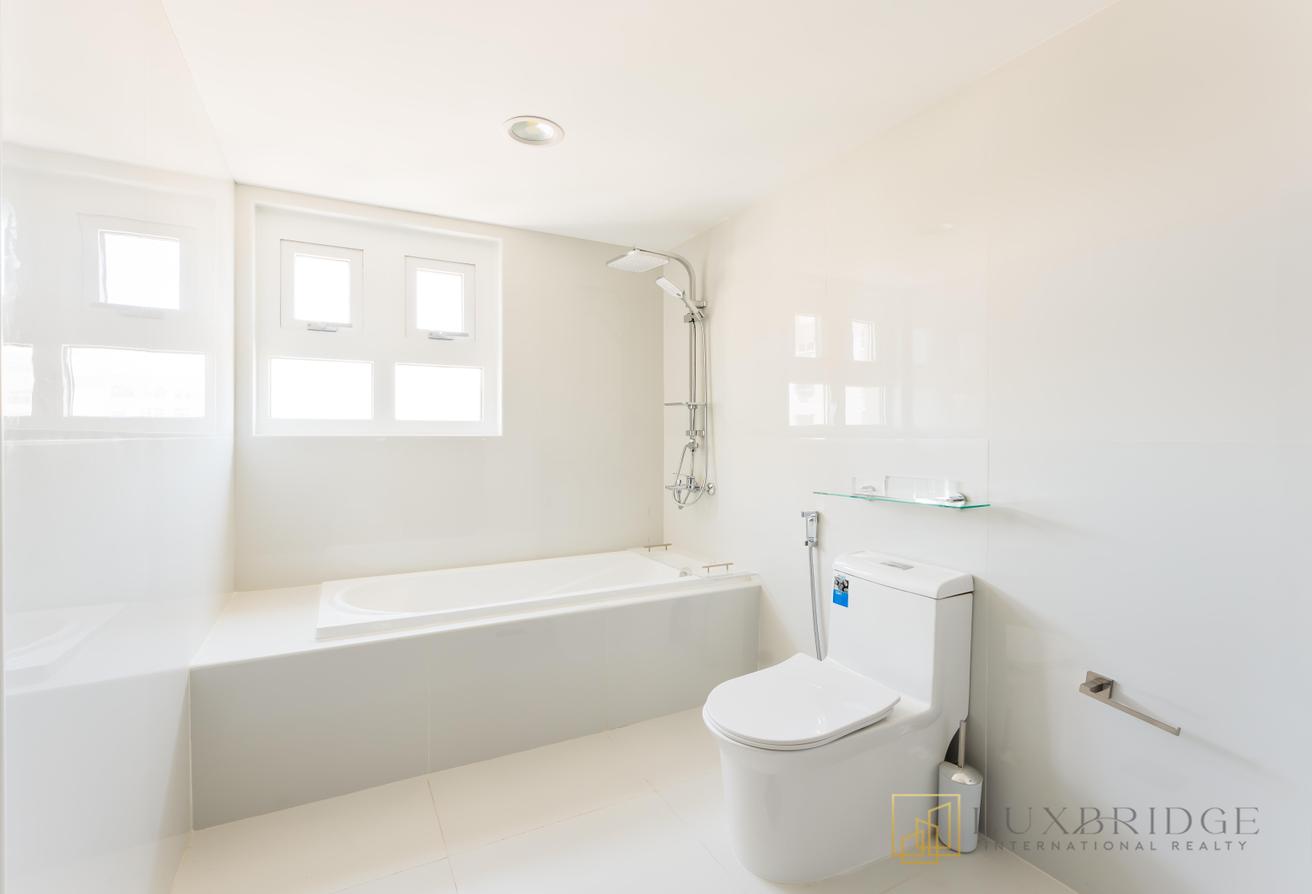 Fully Upgraded | Spacious | Partial Sea View photo 29