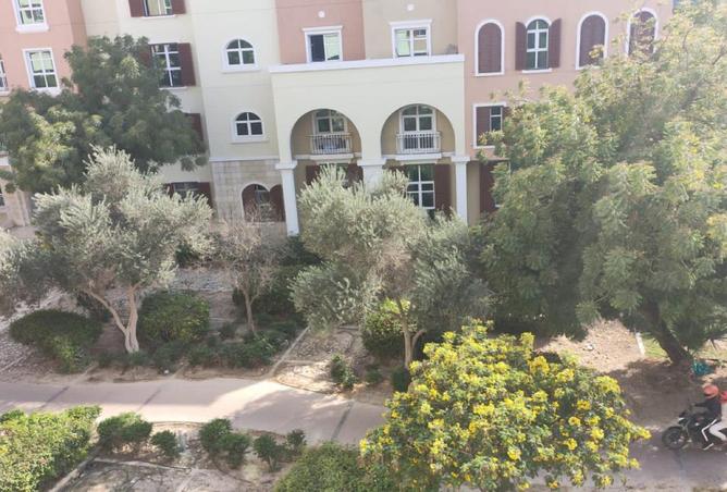 Spacious Studio with 8 Wardrobe | Near Metro |SelI