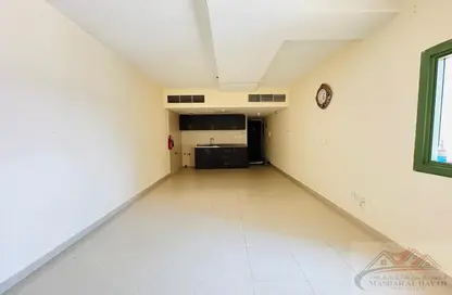 Apartment - 1 Bathroom for rent in Al Nahda Complex - Al Nahda - Sharjah