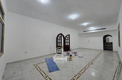 Villa - 4 - 5 for rent in Khalifa City - Abu Dhabi