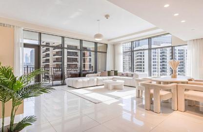 Apartment - 2 Bedrooms - 3 Bathrooms for rent in BLVD Crescent - Downtown Dubai - Dubai