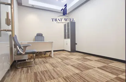 مركز أعمال - استوديو - 8 حمامات للايجار في بناية دار السلام - شارع الكورنيش - أبوظبي