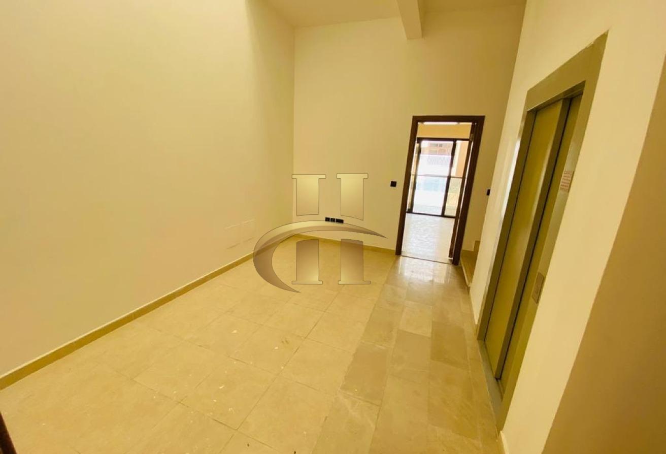 4 BR + Maid-Premium Layout-private Elevator photo 12