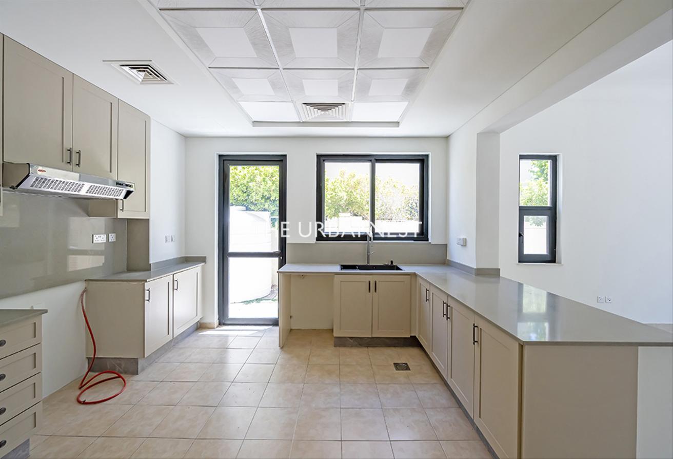 Stunning 5 Bedroom C1 | with Pool | Massive Plot photo 6