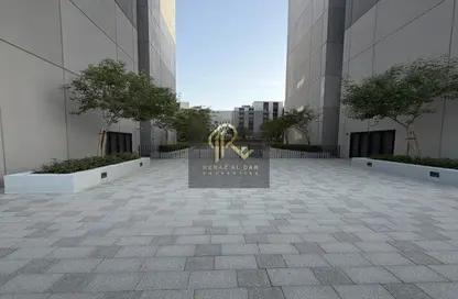 شقة - غرفة نوم - 2 حمامات للايجار في الطراز - حي نسيج - الجادة - الشارقة