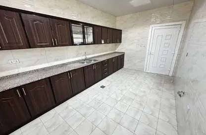 شقة - 2 غرف نوم - 3 حمامات للايجار في مدينة الرياض - أبوظبي