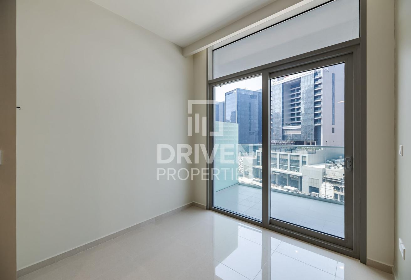 Burj and Pool View | Vacant | Prime Location photo 4