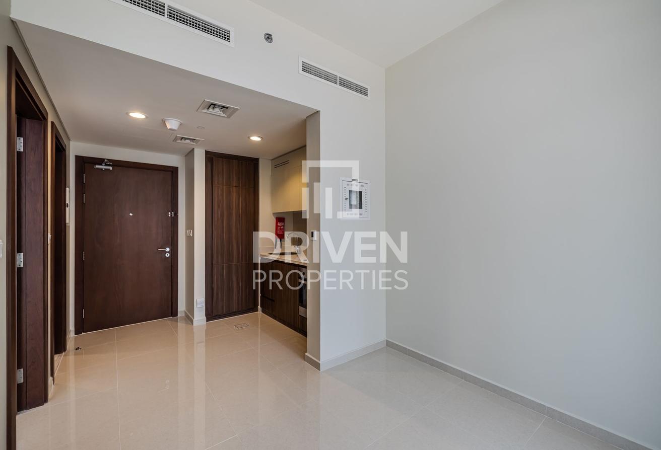 Burj and Pool View | Vacant | Prime Location photo 5