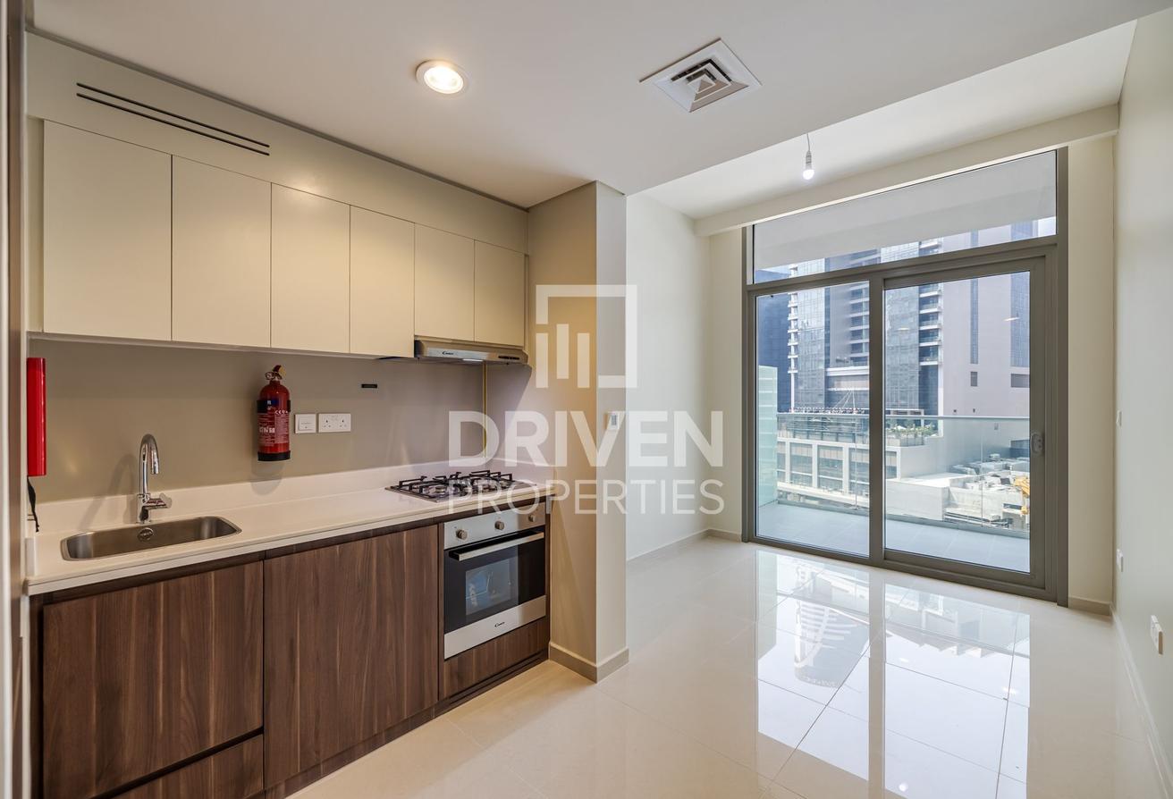 Burj and Pool View | Vacant | Prime Location photo 9