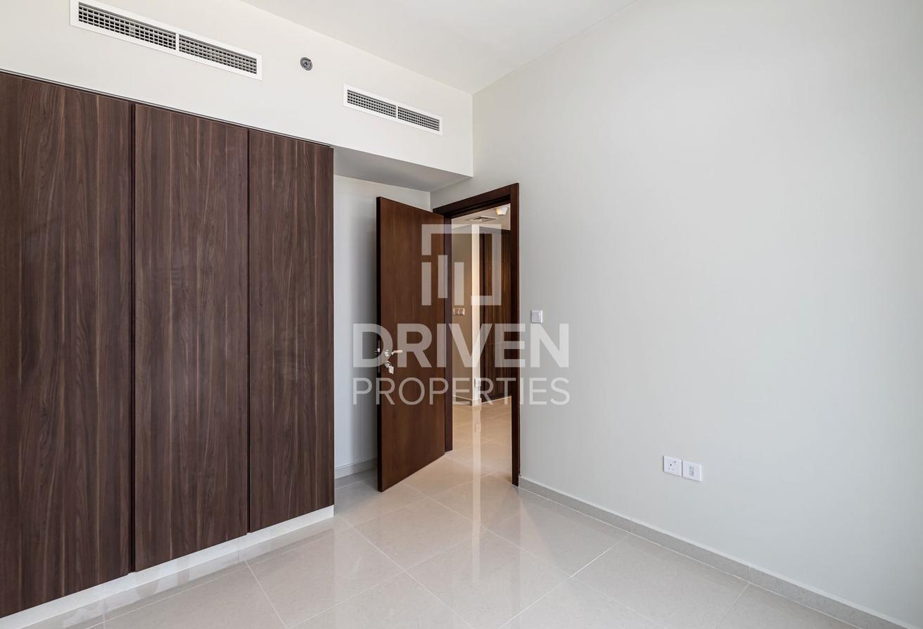 Burj and Pool View | Vacant | Prime Location photo 7