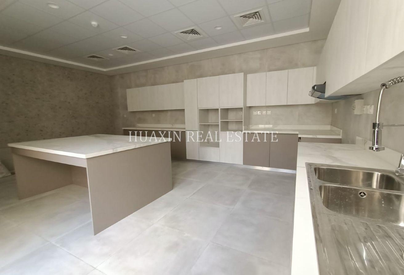 Spacious 6 bedrooms | Private Pool |Close to Beach photo 4