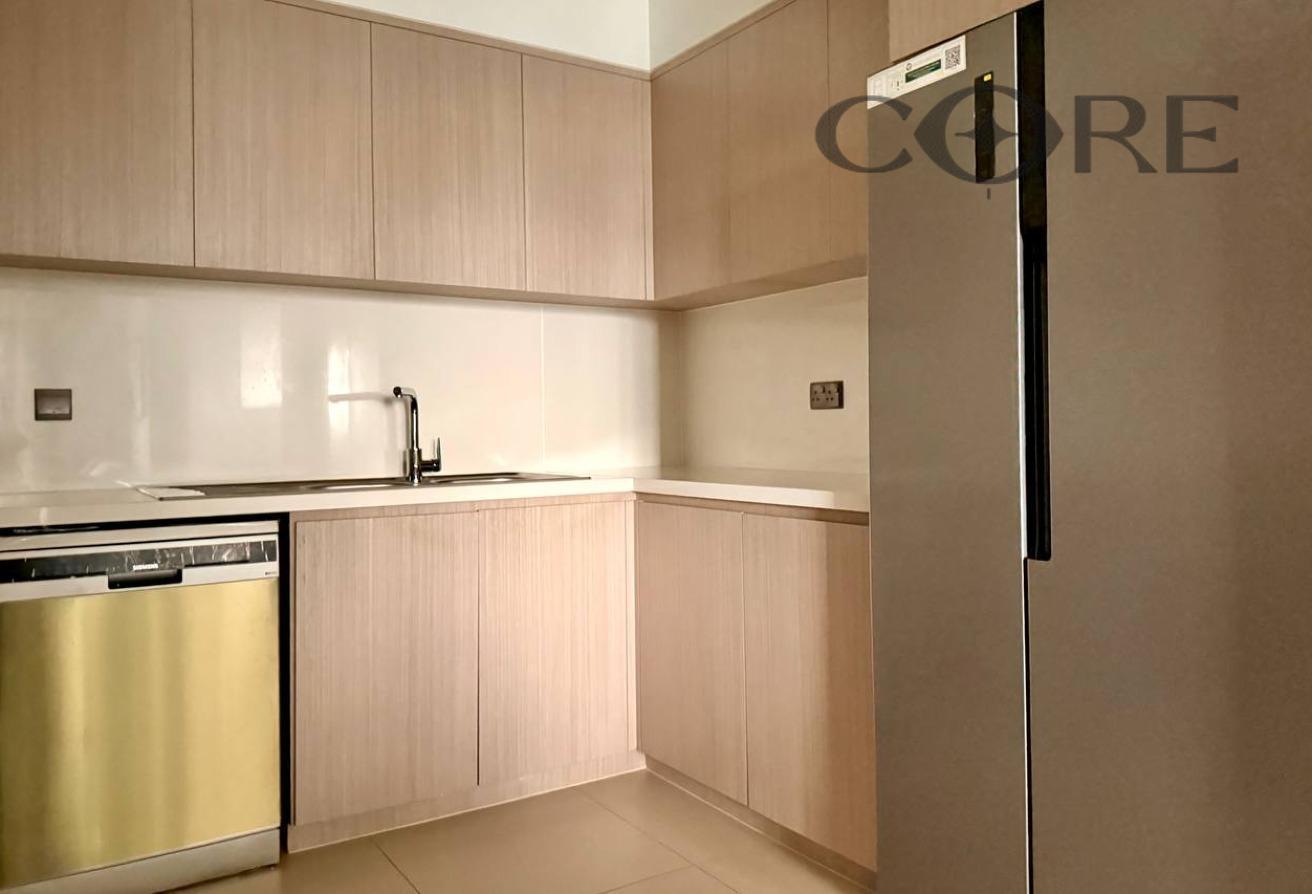 Fully Furnished | High Floor | Prime Location photo 8