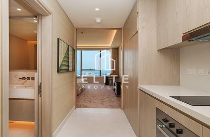 Apartment - Studio - 1 for rent in The Palm Tower - Palm Jumeirah - Dubai