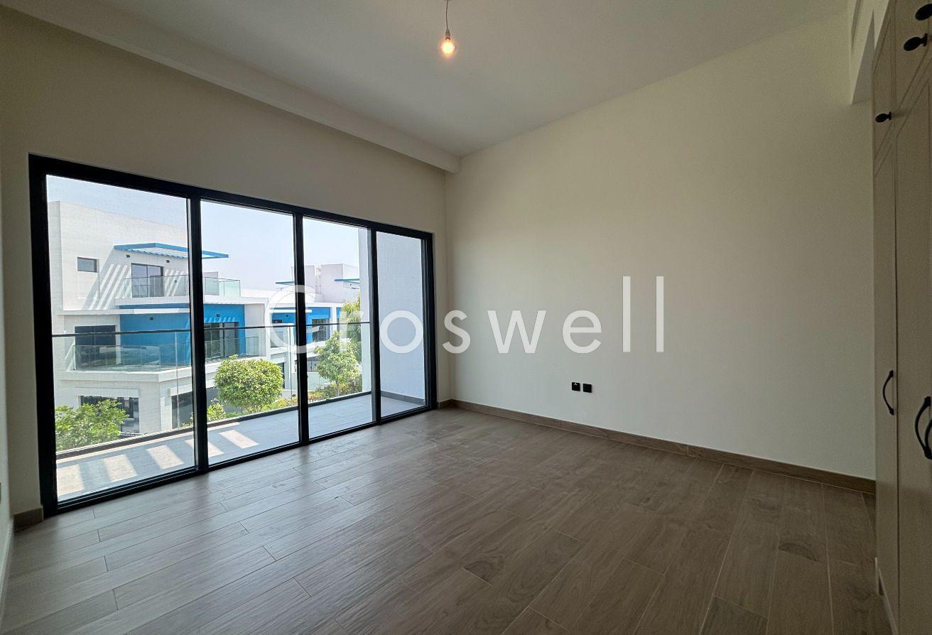 Single Row | Brand New | Prime Location | On pool photo 16