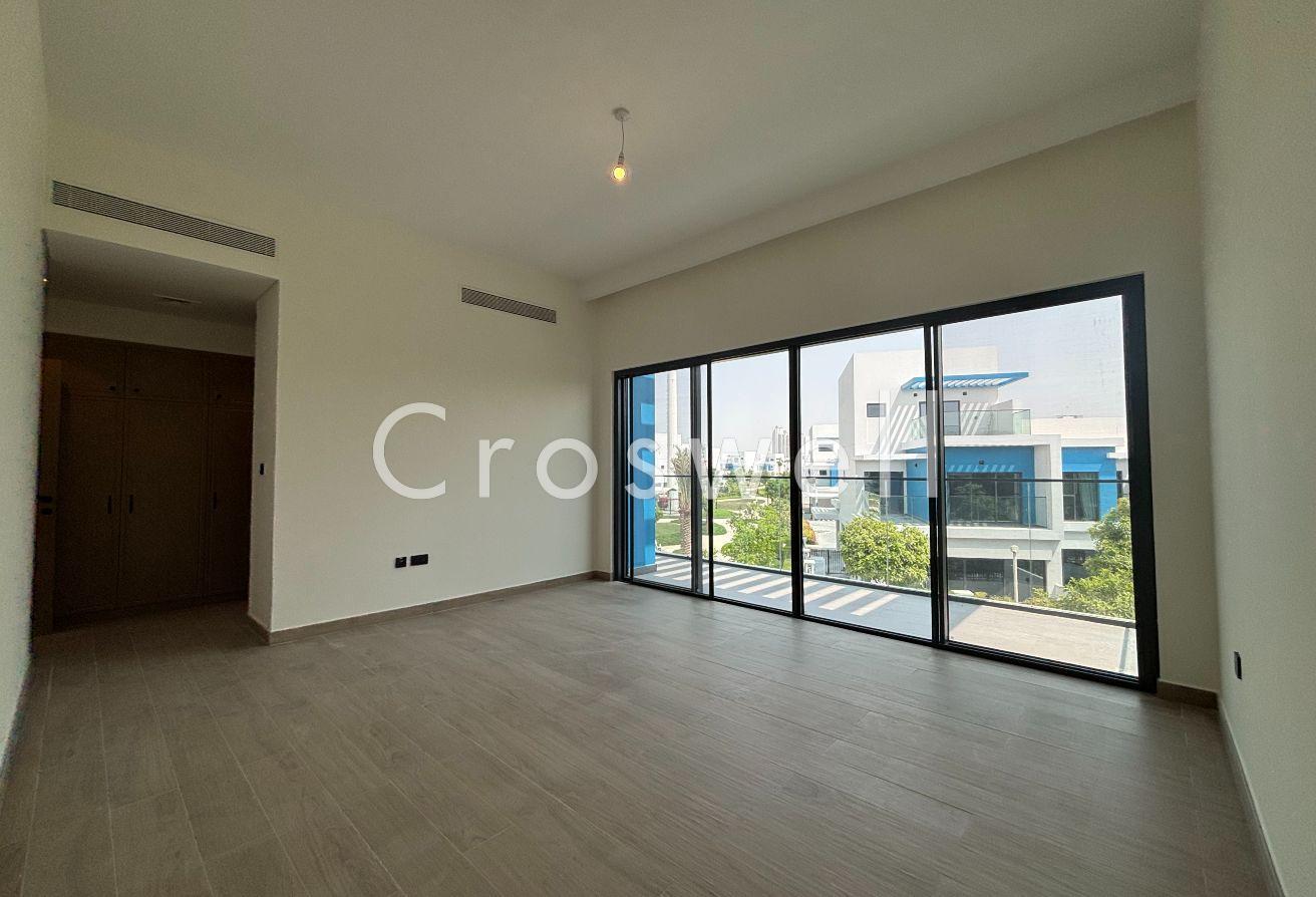 Single Row | Brand New | Prime Location | On pool photo 23