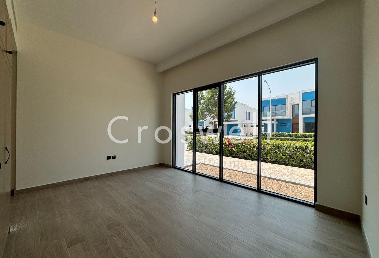 Single Row | Brand New | Prime Location | On pool photo 7