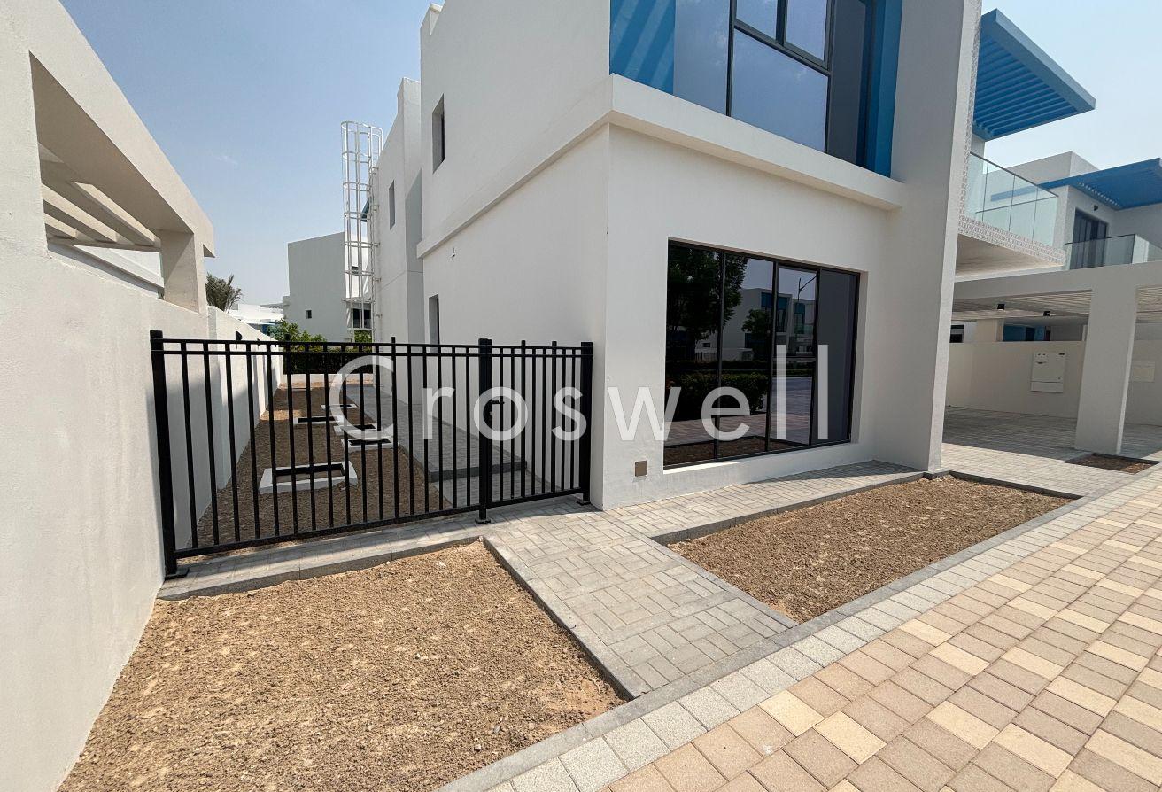 Single Row | Brand New | Prime Location | On pool photo 4