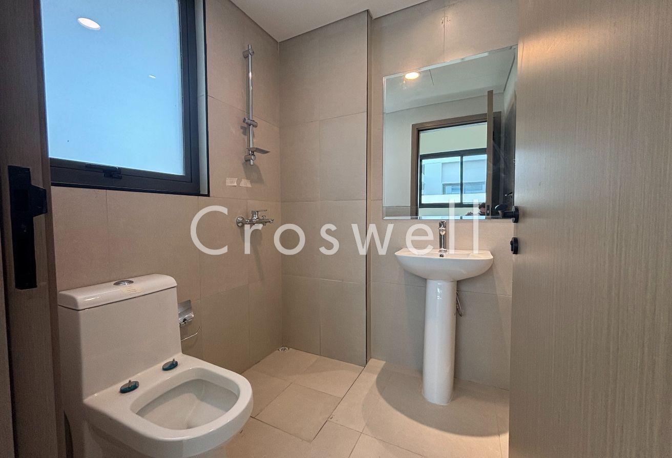 Single Row | Brand New | Prime Location | On pool photo 12