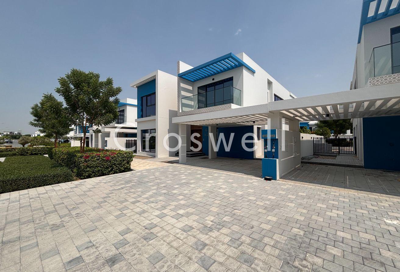 Single Row | Brand New | Prime Location | On pool