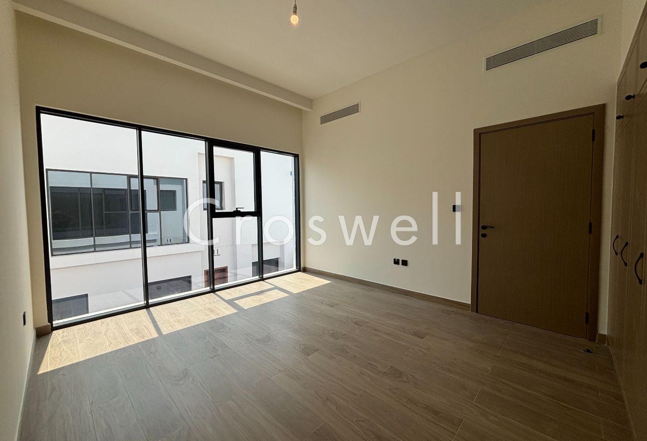 Single Row | Brand New | Prime Location | On pool photo 25