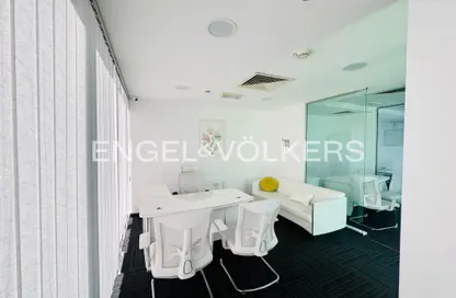 مكتب - 1 حمام للايجار في القمة - الخليج التجاري - دبي