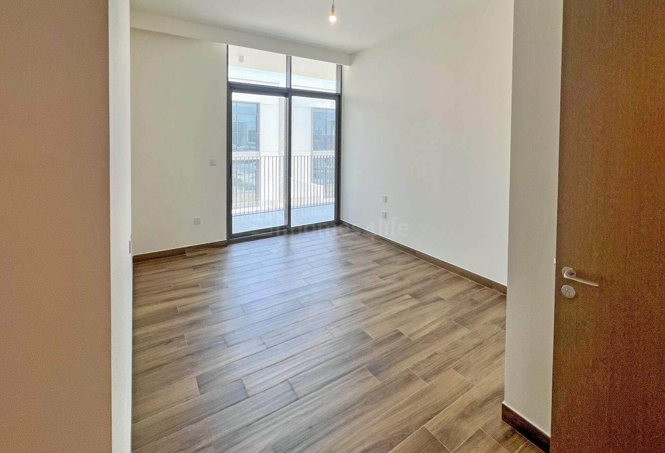 SINGLE ROW | SPACIOUS | CLOSE TO AMENITIES photo 4