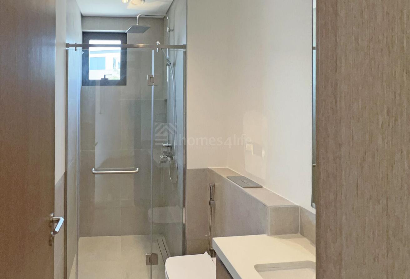 SINGLE ROW | SPACIOUS | CLOSE TO AMENITIES photo 10
