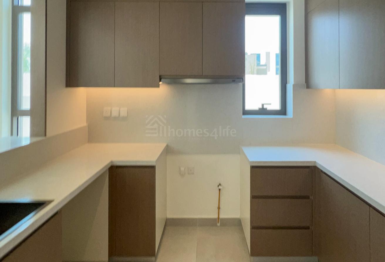 SINGLE ROW | SPACIOUS | CLOSE TO AMENITIES photo 15