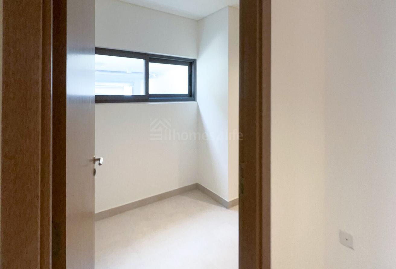 SINGLE ROW | SPACIOUS | CLOSE TO AMENITIES photo 9